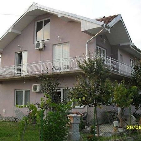 Privatni Smestaj Dobri Dobrosin Exterior foto