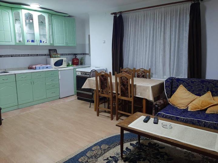 Privatni Smestaj Dobri Dobrosin Exterior foto